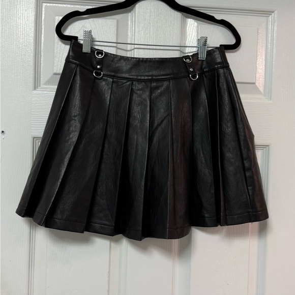 Forever 21 Black Mini Skirt - Picture 3 of 6